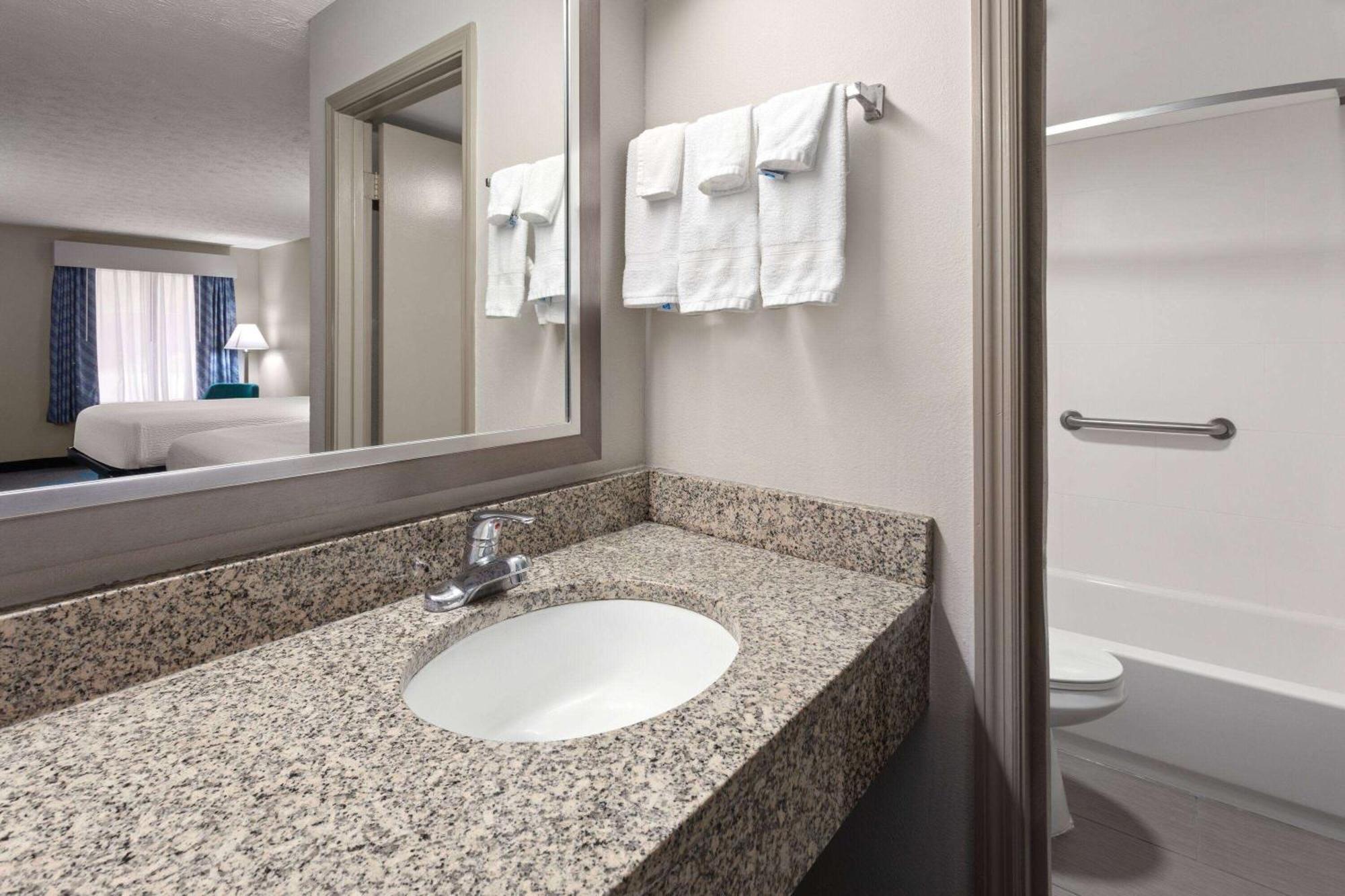 Days Inn By Wyndham Douglasville-Atlanta-Fairburn Road Экстерьер фото