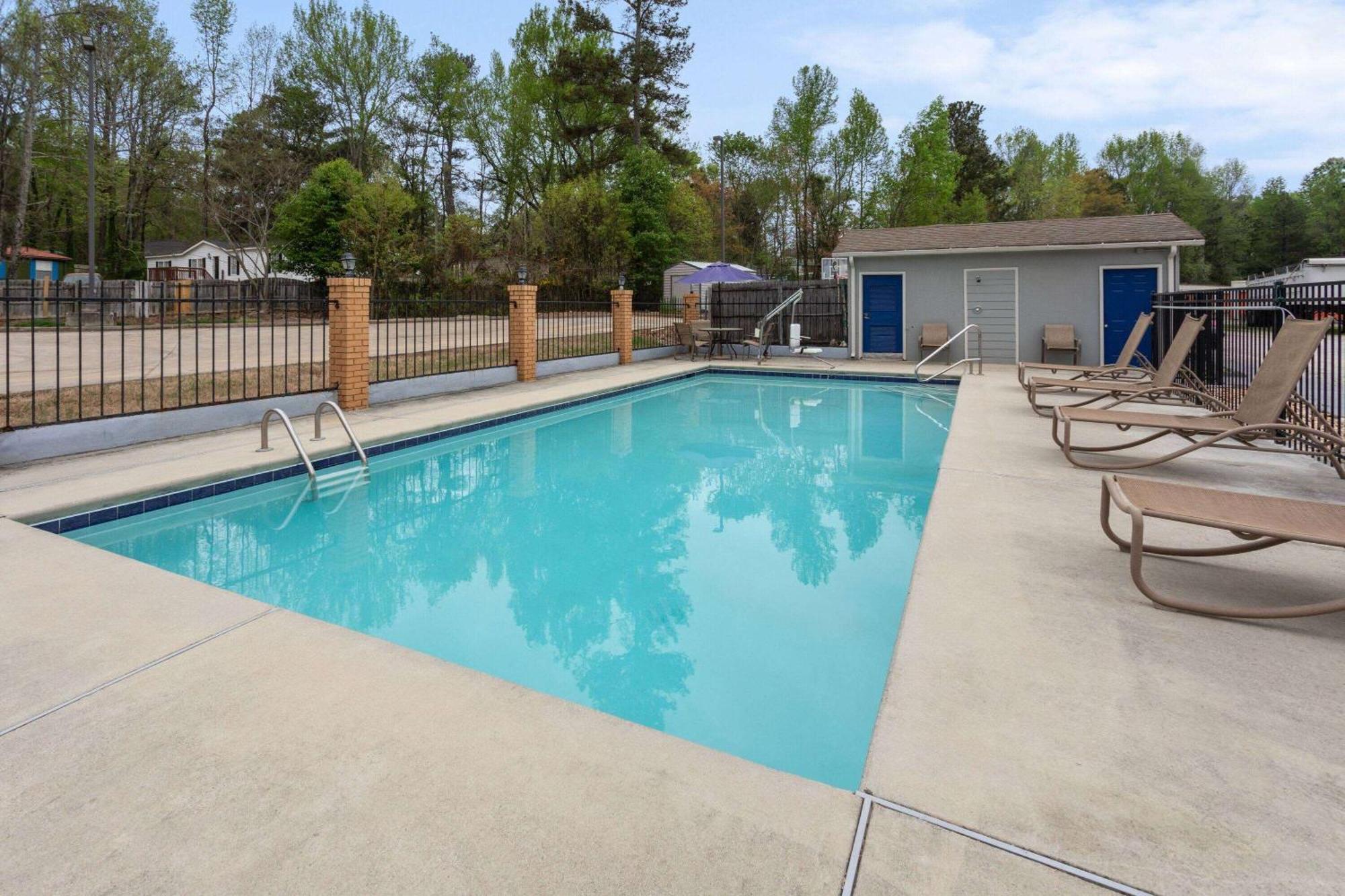Days Inn By Wyndham Douglasville-Atlanta-Fairburn Road Экстерьер фото